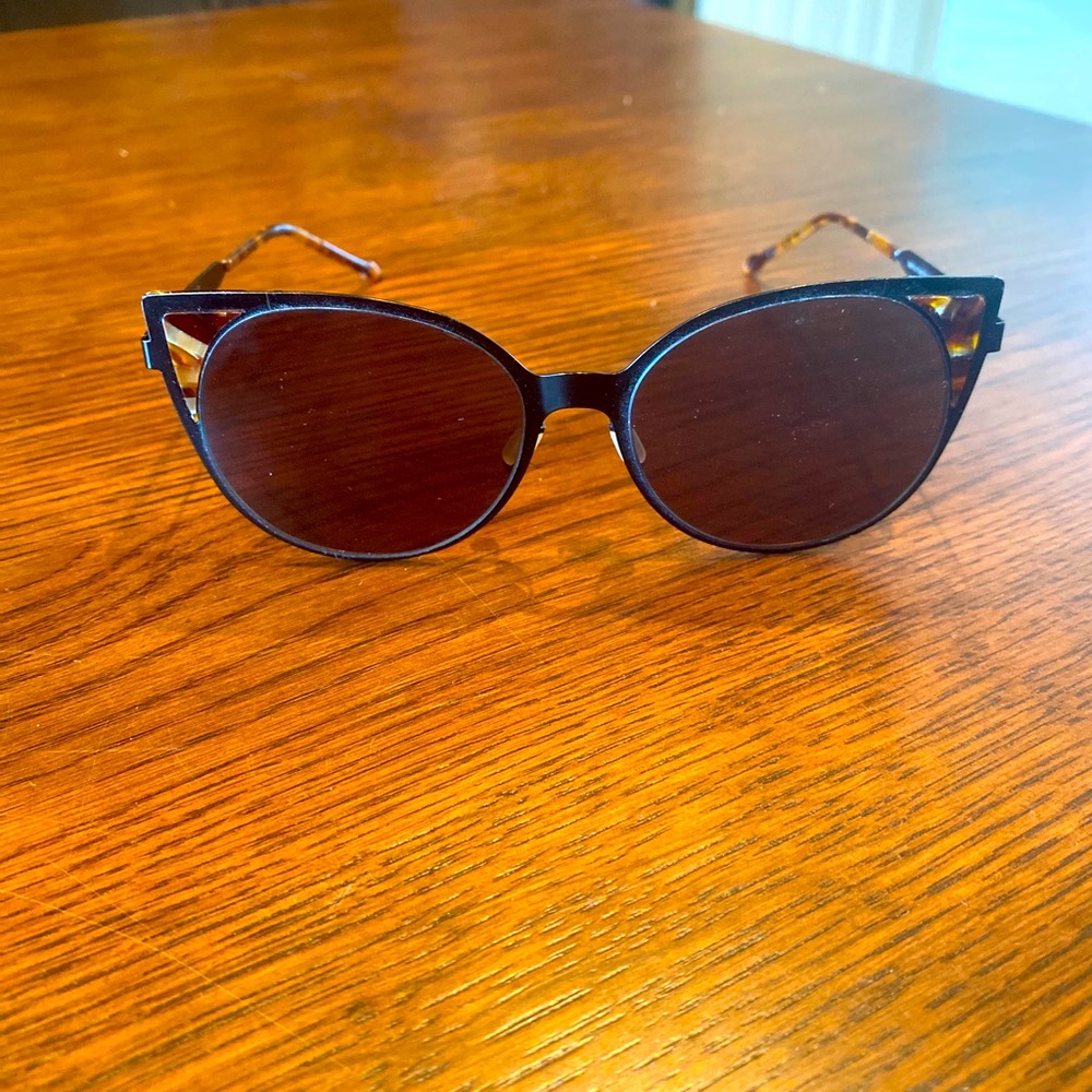 Volterre  brand Dunes sunglasses